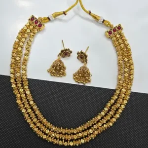 Shimmering Chunky Women Necklaces & Chains